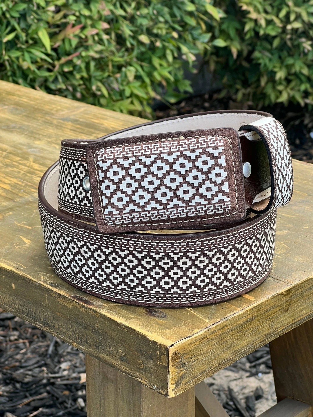 Guadalajara Western Wear Lazer Cut Leather Belt - Blanco (White) / Negro (Black) 3 Guadalajara Western Wear Lazer Cut Leather Belt - Blanco (White) / Negro (Black)