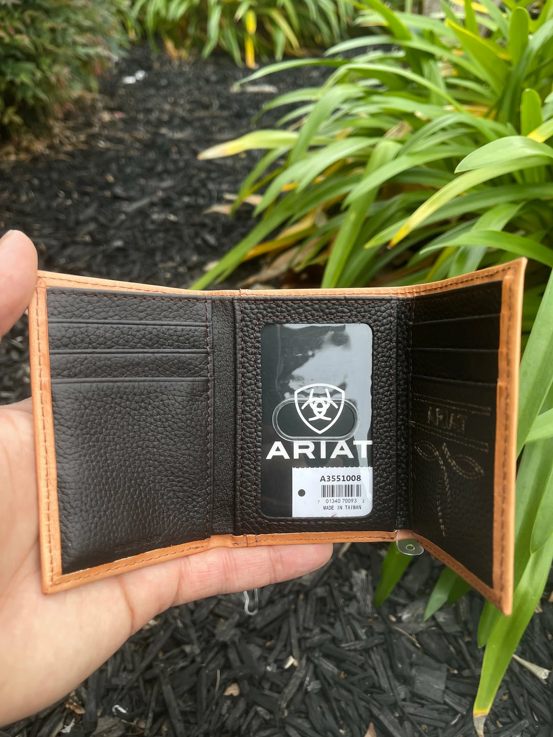 Guadalajara Western Wear Accessories Ariat Mens Honey Flower Tri-Fold Wallet 4 Guadalajara Western Wear Accessories Ariat Mens Honey Flower Tri-Fold Wallet