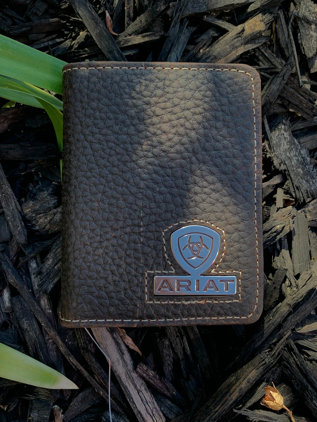 Guadalajara Western Wear Ariat Mens Bifold Concho Ariat Sighn Accessories 3 Guadalajara Western Wear Ariat Mens Bifold Concho Ariat Sighn Accessories