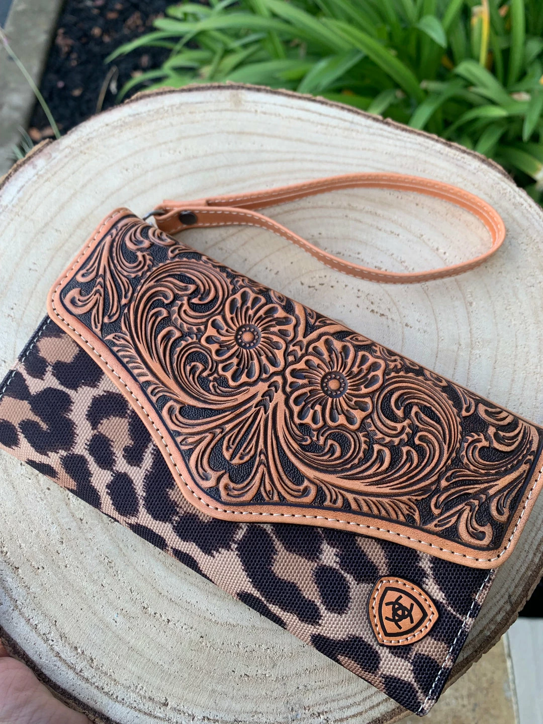 Guadalajara Western Wear Women Ariat Tooled Wallet/Wrislet 3 Guadalajara Western Wear Women Ariat Tooled Wallet/Wrislet